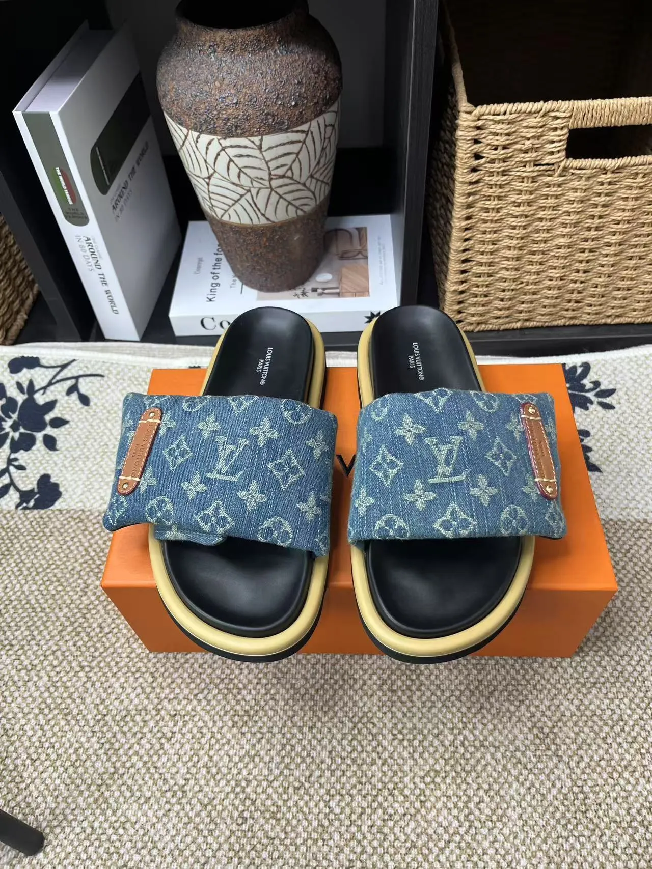 P340 yuan LV Louis Vuitton Full of high-end feel! A popular model among bloggers at home and abroad, it’s retro and fashionable, and looks stunning on your feet! Mainly recommended model on the official website★ ━━━━━ ЅᏇєєt ━━━━━ ▪️Upper: original calfskin ➕5D printing process ▪️Inner: imported mixed sheepskin ▪️Outsole: original molded foam outsole ▪️Size: Female 35-40 Men's 39-44 (women's 41 men's 45)
